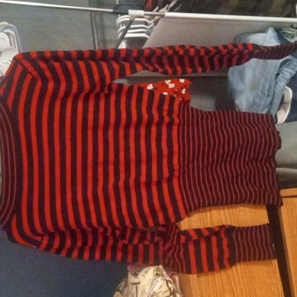 Guess Jeans Sweater Red & black stripes in great condition like knew. Size XL - Picture 4 of 5
